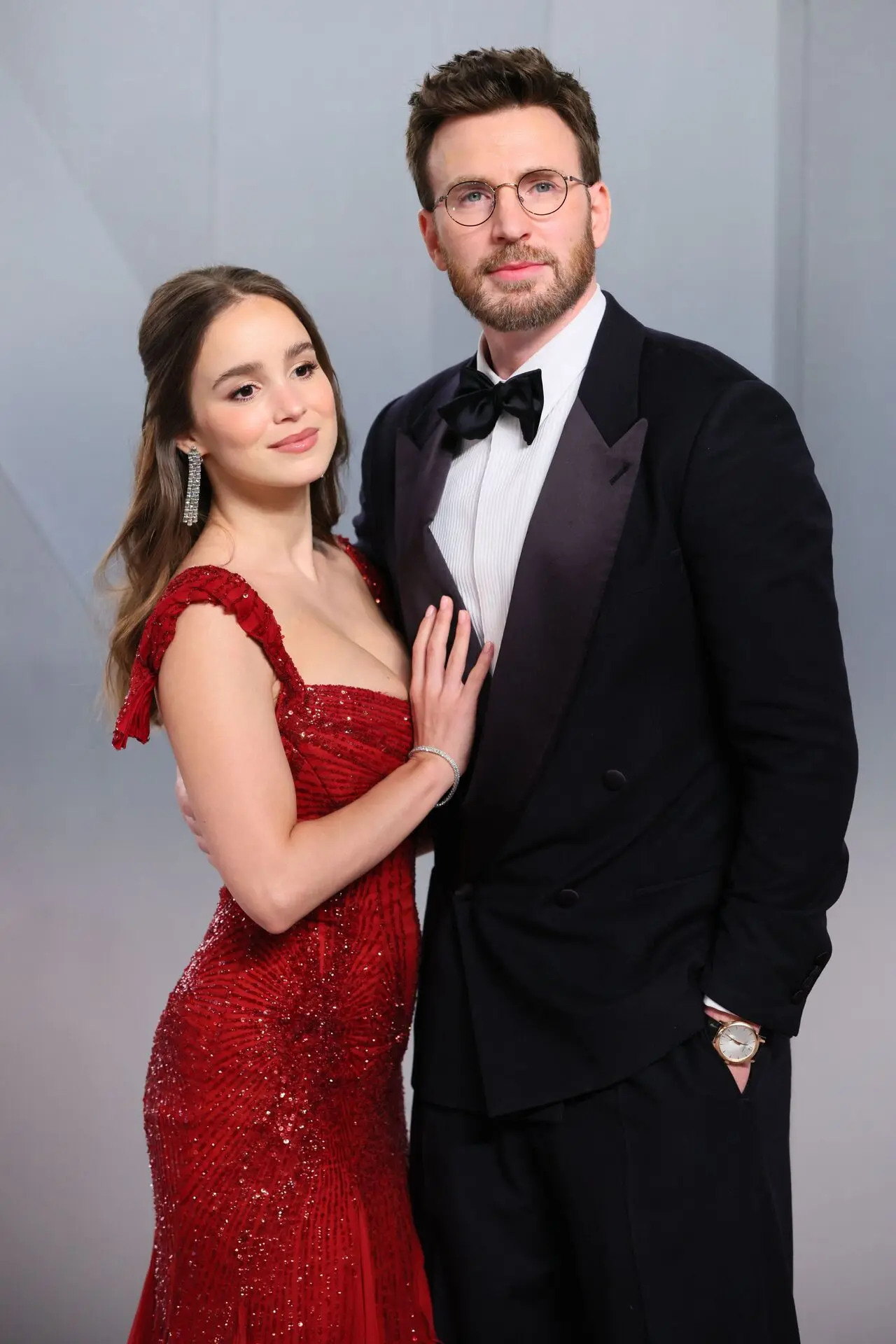 At the Vanity Fair Oscar Party following the 98th Academy Awards, Chris Evans arrived in a classic black suit paired with a crisp white shirt and bow tie. He was joined by Alba Baptista, who turned heads in a stunning red gown.